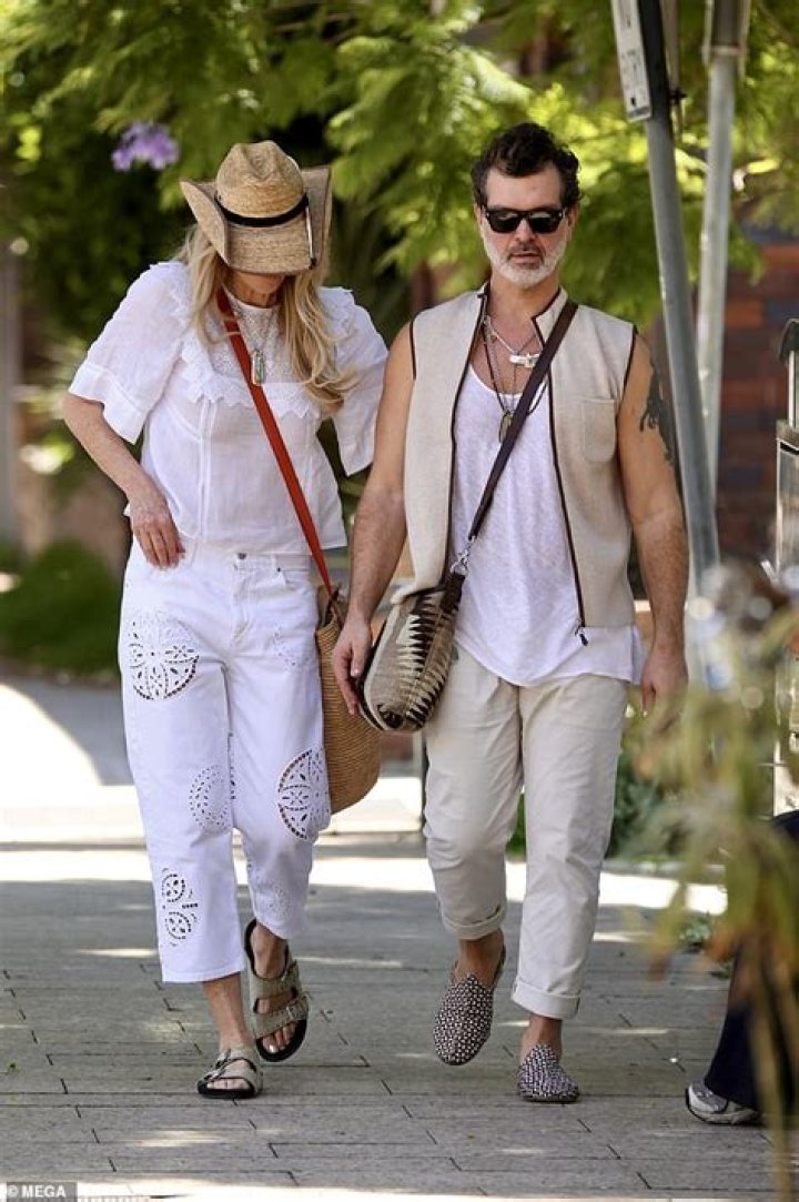 Elle Macpherson: Boyfriend, net worth, tattoos, smoking & body measurements