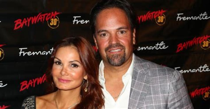 Who Is Yuli Gurriel Wife Lianet Barrera? Details To Know About Her